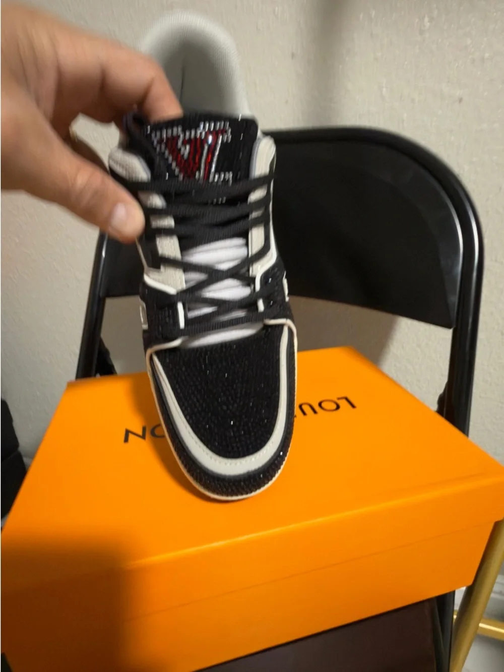 Men's Black and Cream Luxury Low-Top Sneakers Louis Vuitton size 9.5 - Picture 3 of 6